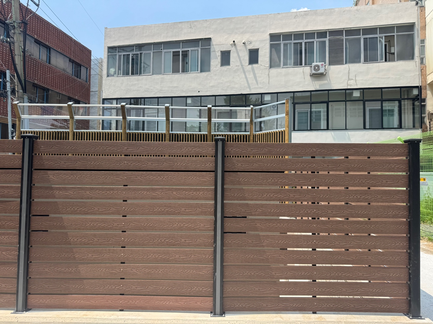 FENSUM-WPC-1800_화원초 학교복합시설사업(건축,토목)-디자인휀스(재)_250425